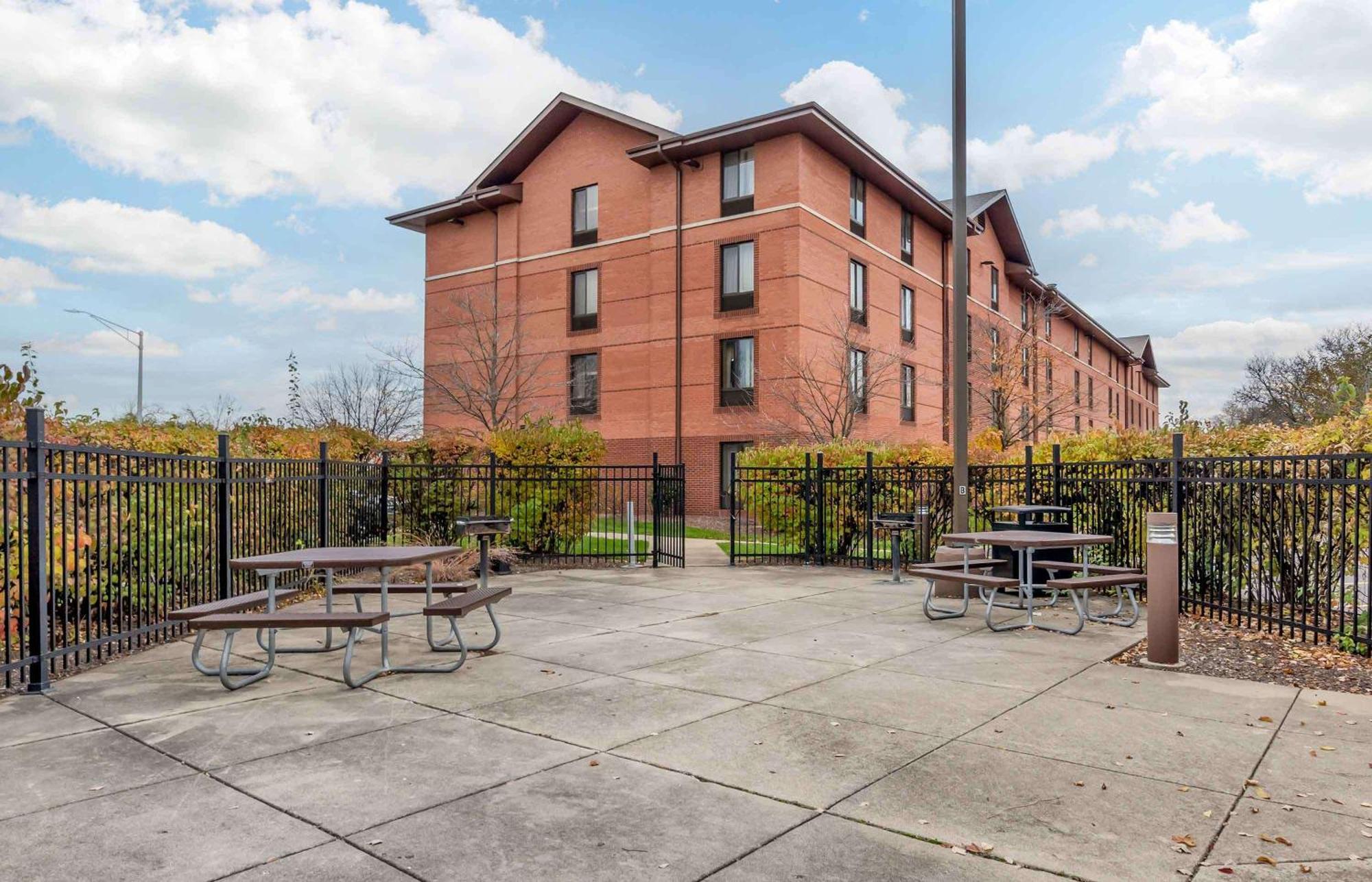 Extended Stay America Suites - Chicago - Lombard - Yorktown Center Bagian luar foto